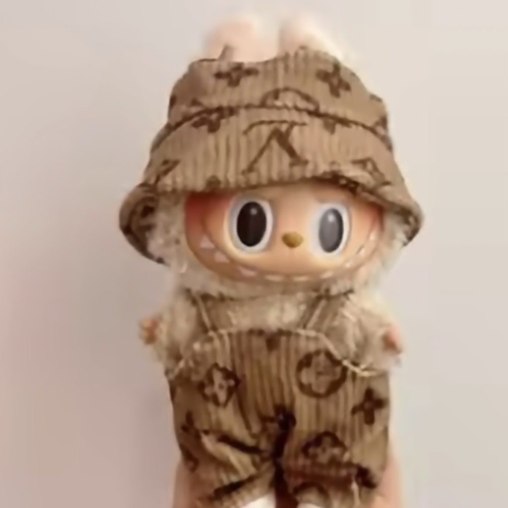 🤎🤎NEW🤎🤎 ADORABLE!! LABUBU 2PC Set Clover Overalls And Hat ONLY